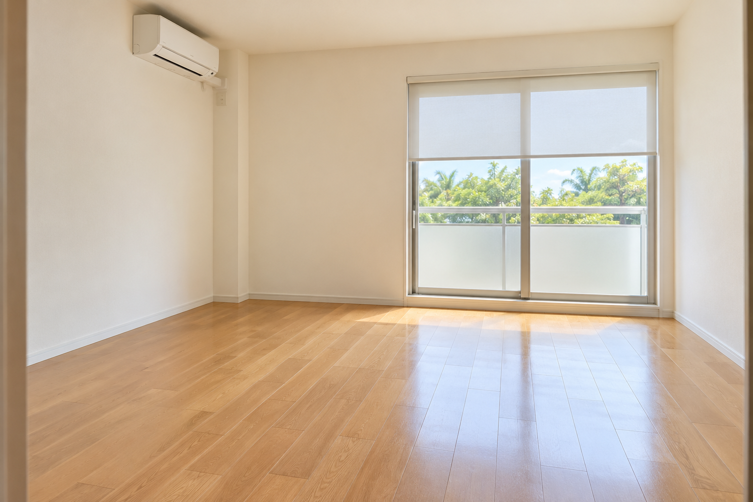 家具を片づけた後の明るいお部屋のイメージ